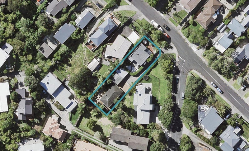 2/72 Seaview Road, Castor Bay, Auckland - Carousel 1