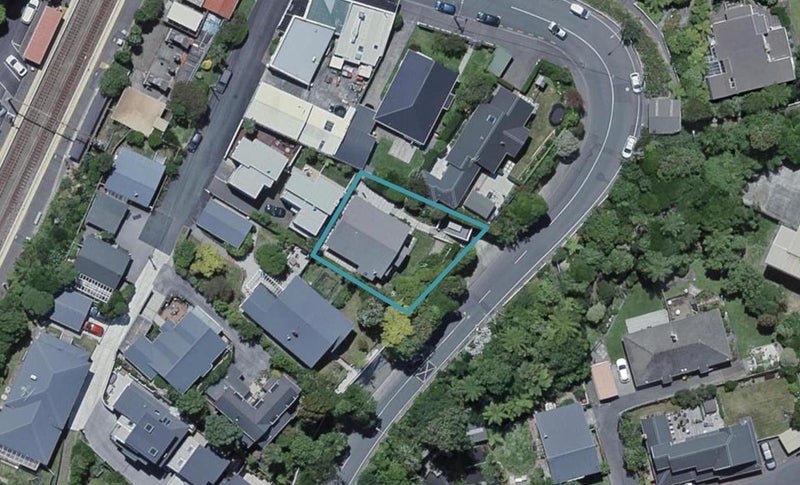 18 Cashmere Avenue, Khandallah, Wellington - Carousel 1