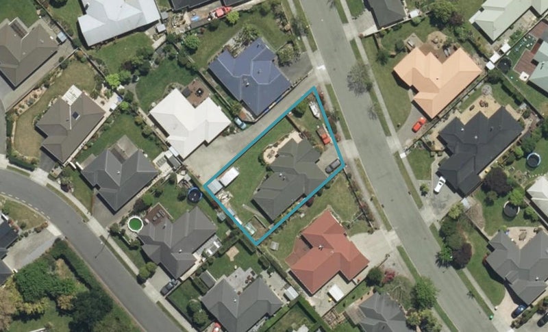 7 Hollybush Drive, Brightwater - Carousel 1