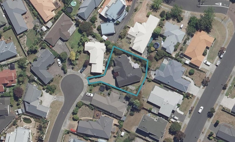 8 Badminton Court, Huntington, Hamilton - Carousel 1