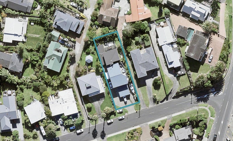 2/9 Ellangowan Road, Waiake, Auckland - Carousel 1