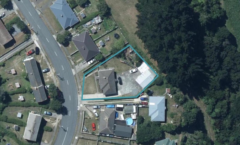 136 Bedford Street, Cannons Creek, Porirua - Carousel 1