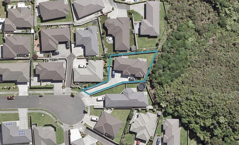 11 Beaufort Close, Kingsley Heights, Upper Hutt - Carousel 1