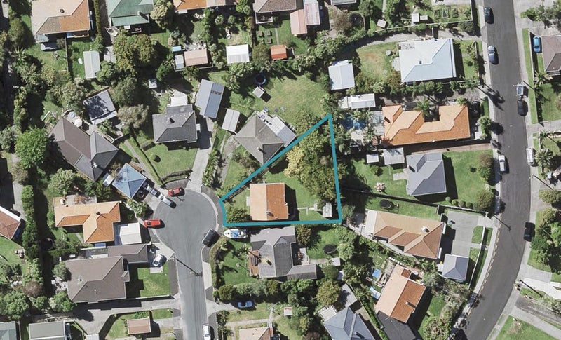 8 Ajax Street, Narrow Neck, Auckland - Carousel 1