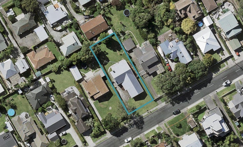 82 Norwood Road, Bayswater, Auckland - Carousel 1