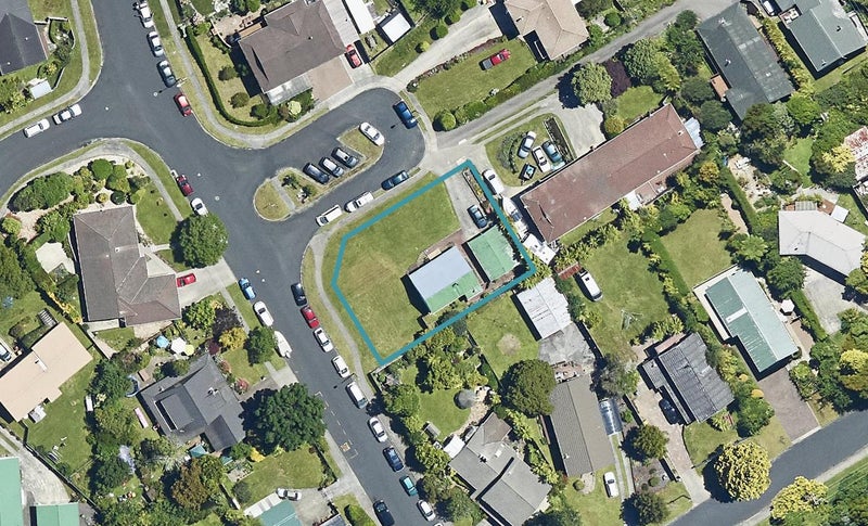 1 Leo Place, Kawaha Point, Rotorua - Carousel 1