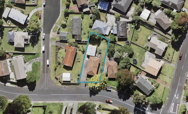 102 Reynella Drive, Massey, Auckland - Carousel 1