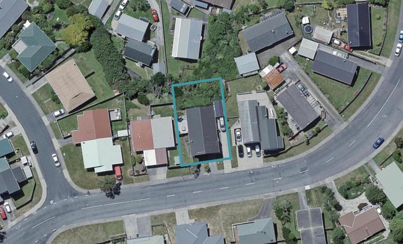 67B Horokiwi Road West, Newlands, Wellington - Carousel 1