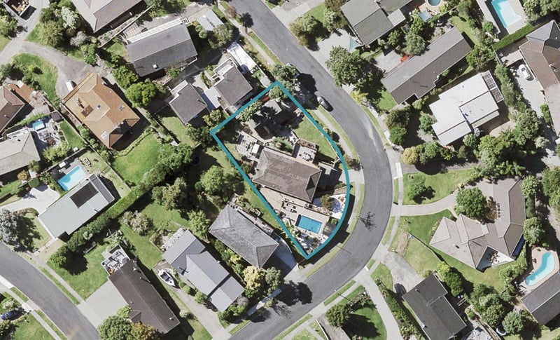 8 Pickwick Parade, Mellons Bay, Auckland - Carousel 1