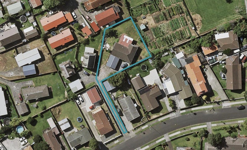 11 Greenstone Place, Clover Park, Auckland - Carousel 1