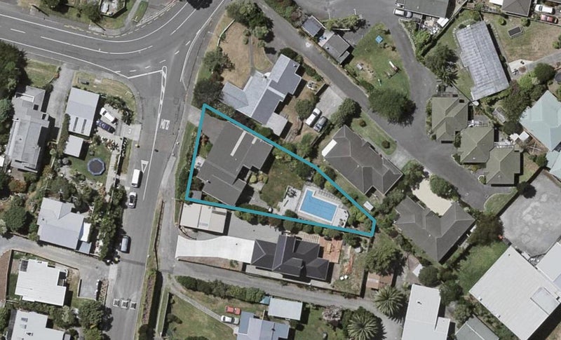 27 Bluegum Road, Paraparaumu Beach, Paraparaumu - Carousel 1