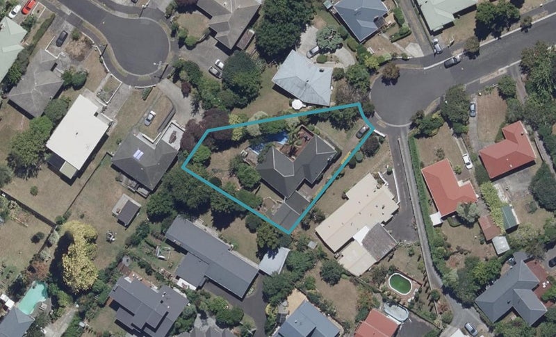 16 Clark Place, Hillcrest, Hamilton - Carousel 1