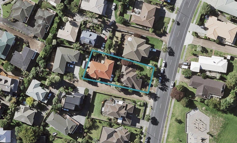 2/70 Gosford Drive, Botany Downs, Auckland - Carousel 1