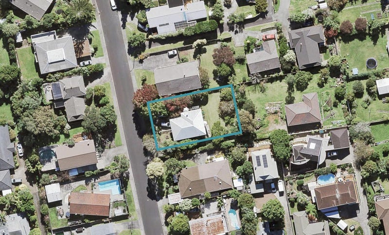 10 Pokapu Street, Titirangi, Auckland - Carousel 1