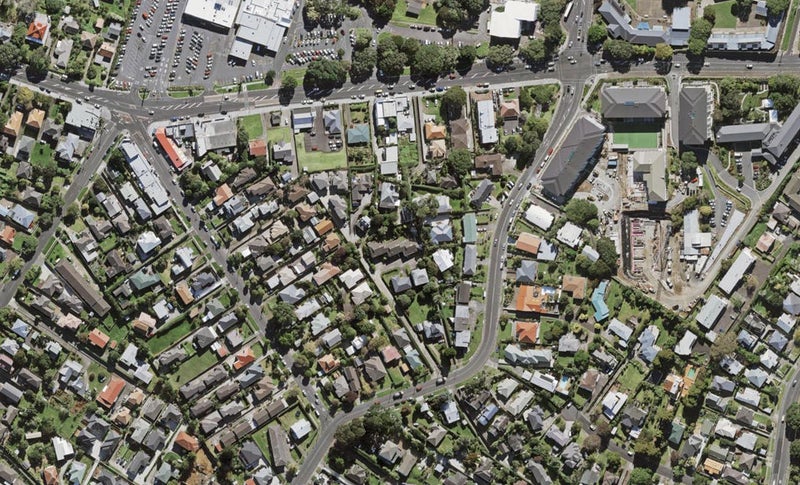 2/0 Warren Avenue, Three Kings, Auckland - Carousel 1