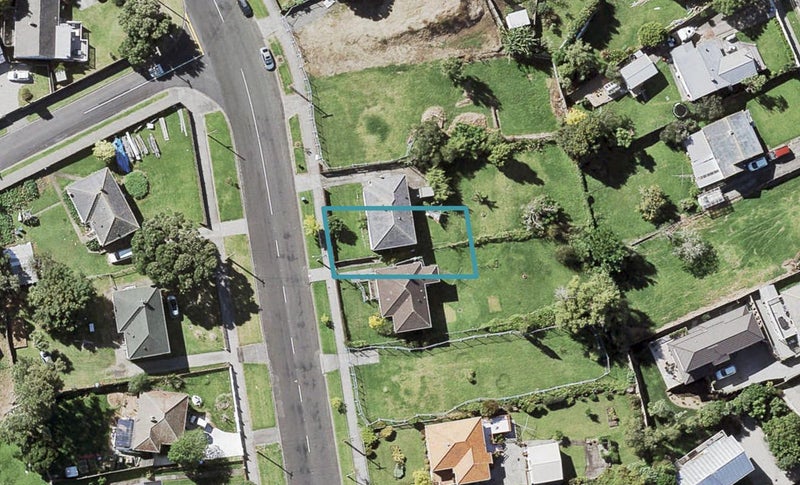 12 Taniwha Street, Wai o Taiki Bay, Auckland - Carousel 1