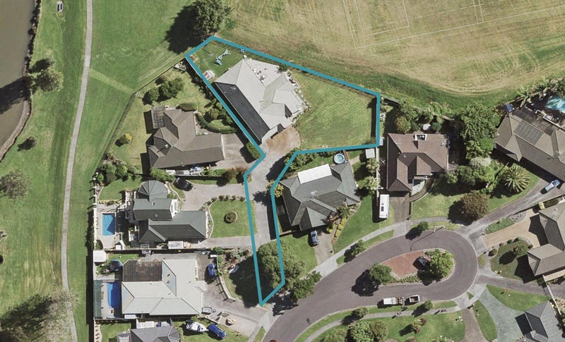 32 Trossach Place, Wattle Downs, Auckland - Carousel 1