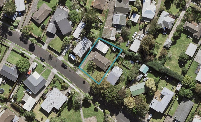 19 Waterlea Avenue, Mangere Bridge, Auckland - Carousel 1