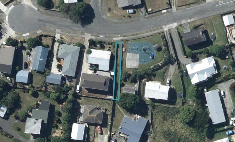13 Chapel Street, Takapūwāhia, Porirua - Carousel 1