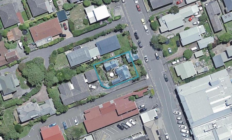 17 Parkvale Road, Karori, Wellington - Carousel 1