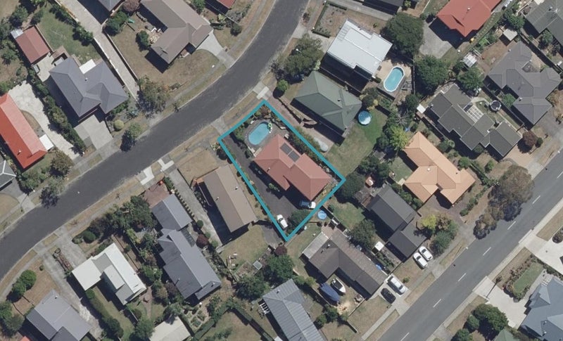 55 Lansdowne Crescent, Glenview, Hamilton - Carousel 1