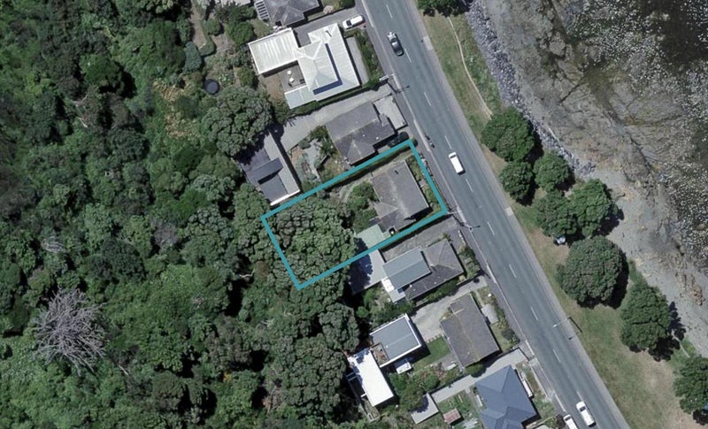 316 Queens Drive, Lyall Bay, Wellington - Carousel 1
