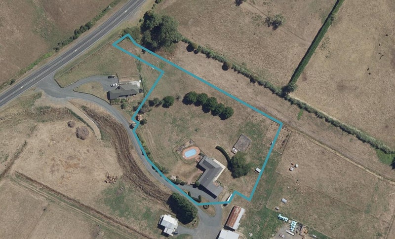 393 Tuhikaramea Road, Temple View, Hamilton - Carousel 1
