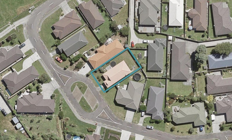 12 Evergreen Crescent, Trentham, Upper Hutt - Carousel 1