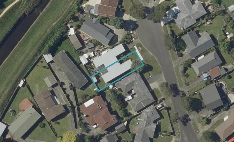 6 Hollows Crescent, Takaro, Palmerston North - Carousel 1