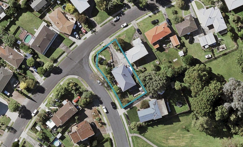 17 La Trobe Street, Pakuranga Heights, Auckland - Carousel 1