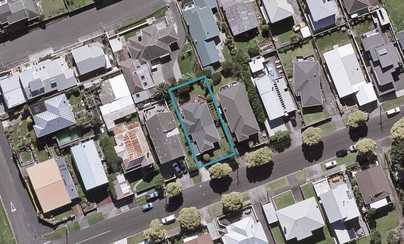 9 MCLEAN Street, Strandon, New Plymouth  - Carousel 1