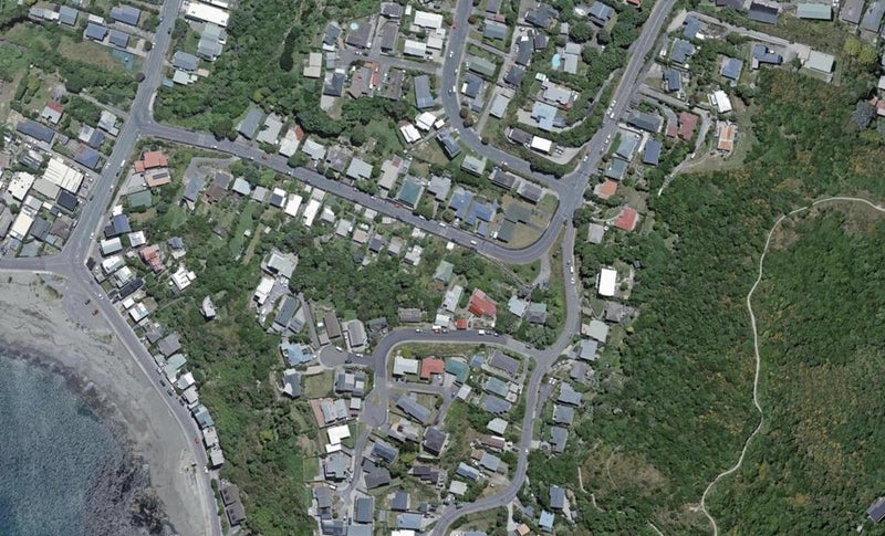 32 Robertson Street, Owhiro Bay, Wellington - Carousel 1