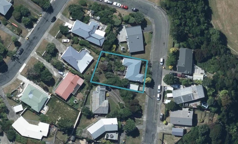 6 Makora Grove, Paremata, Porirua - Carousel 1