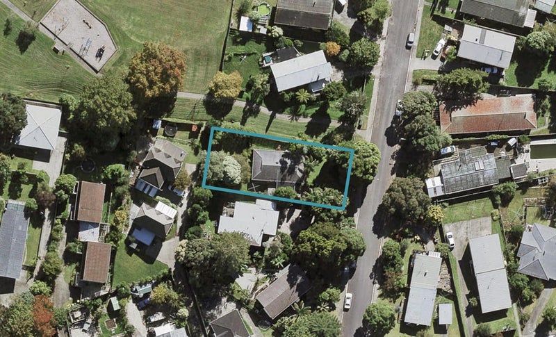 6 Teviot Place, Totara Vale, Auckland - Carousel 1