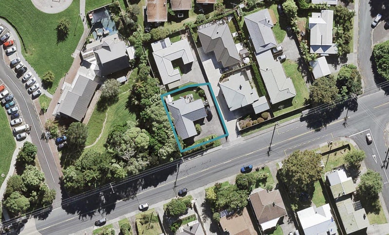 152 Beach Haven Road, Beach Haven, Auckland - Carousel 1