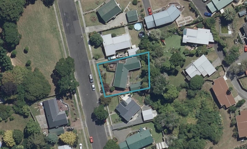 39 Exeter Street, Glenview, Hamilton - Carousel 1
