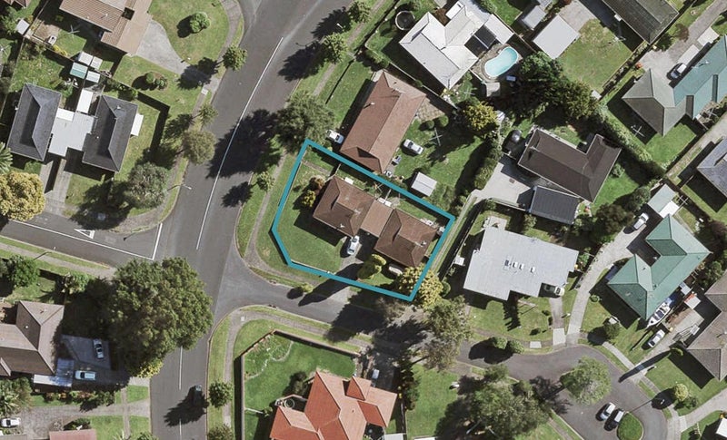 2/2 Tatua Place, Conifer Grove, Takanini - Carousel 1