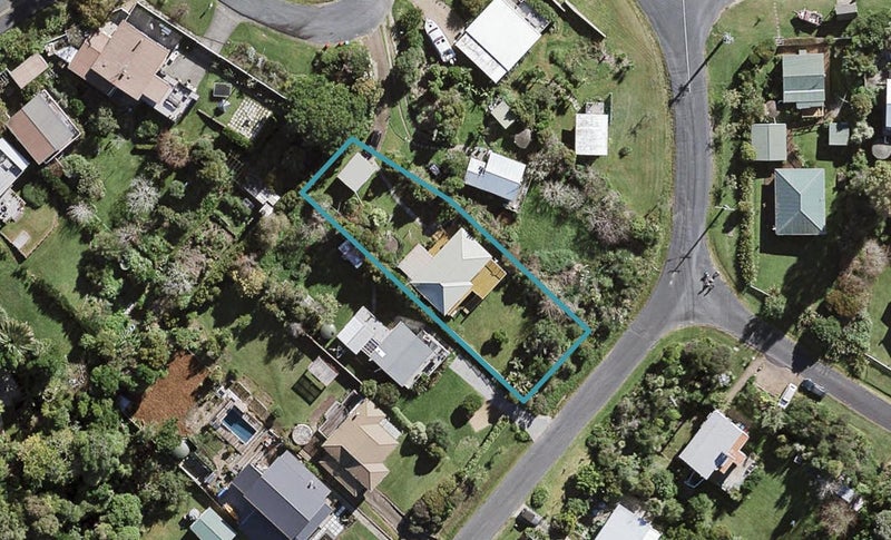 3 Wattle Road, Oneroa, Waiheke Island - Carousel 1
