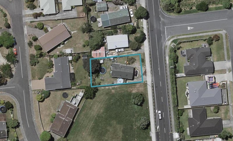 380 Mazengarb Road, Paraparaumu - Carousel 1
