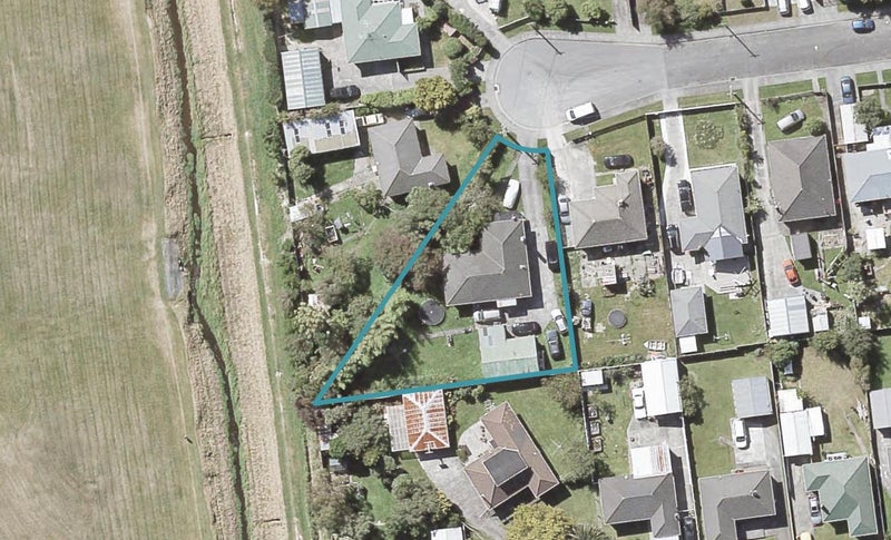 3 Russell Road, Wainuiomata, Lower Hutt - Carousel 1