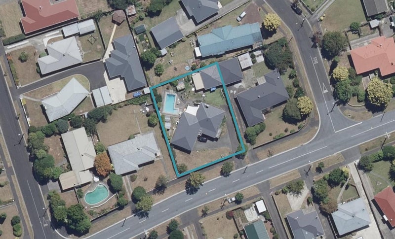 97 Mansel Avenue, Hillcrest, Hamilton - Carousel 1