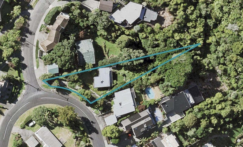 16 Montgomery Crescent, Cockle Bay, Auckland - Carousel 1