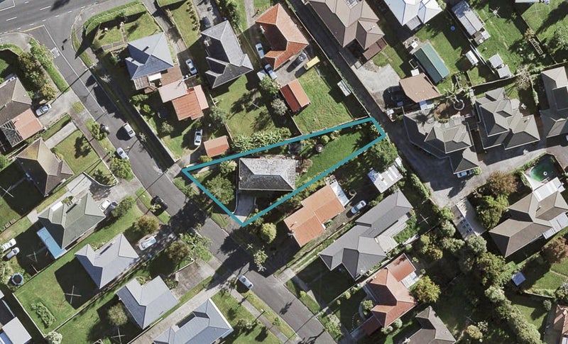 4 Rosamund Avenue, New Windsor, Auckland - Carousel 1