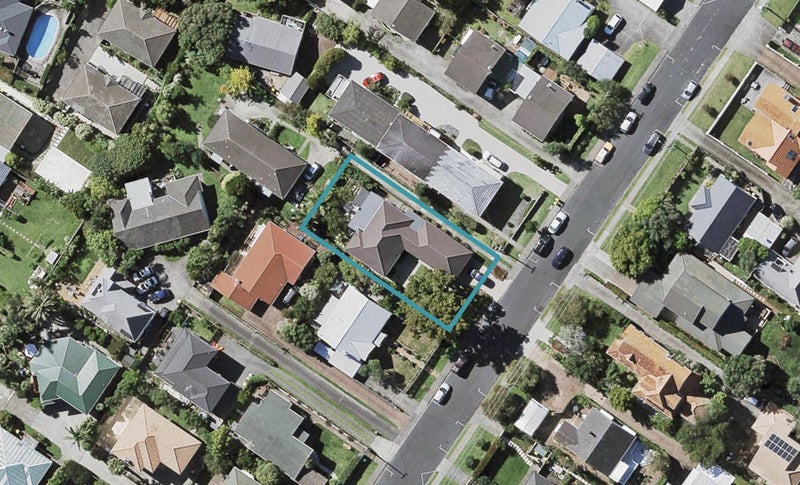 9 Eversleigh Road, Belmont, Auckland - Carousel 1