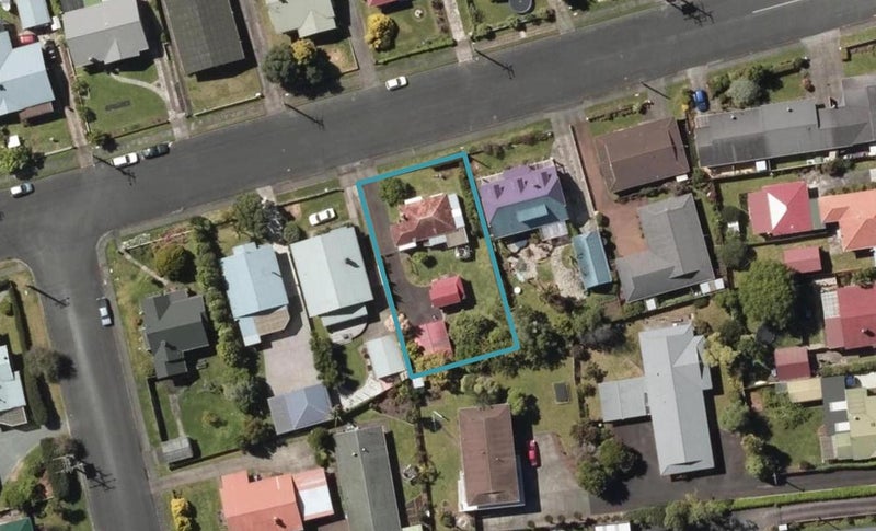 5 Dinniss Avenue, Regent, Whangarei - Carousel 1