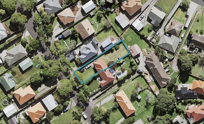 49 Riro Street, Point Chevalier, Auckland - Carousel 1