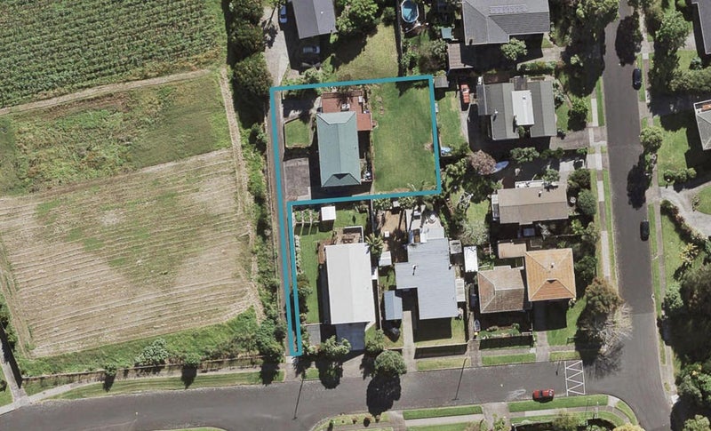 24 Ridgemount Rise, Mangere Bridge, Auckland - Carousel 1