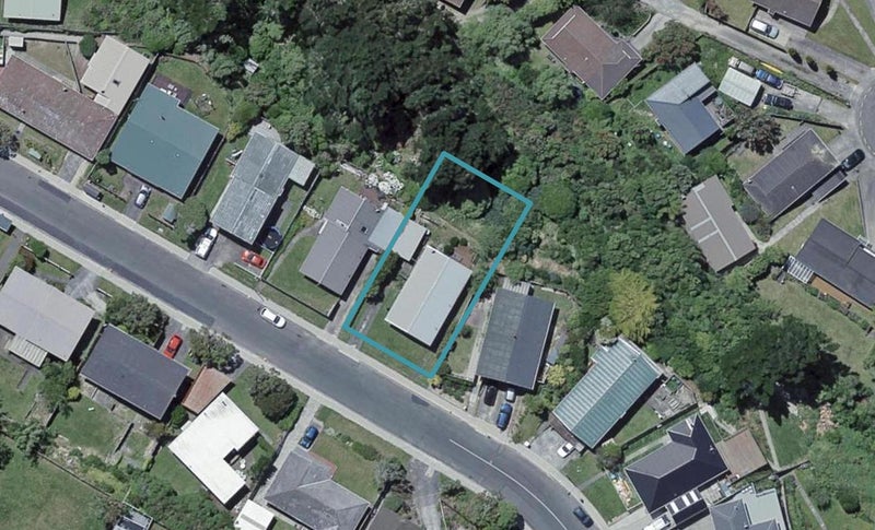 60 Somes Crescent, Newlands, Wellington - Carousel 1