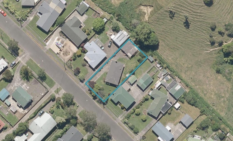 11 Turoa Road, Whanganui East, Whanganui - Carousel 1