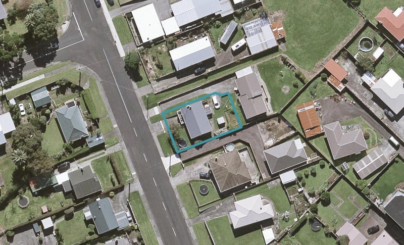 12 Paritutu Road, Spotswood, New Plymouth - Carousel 1